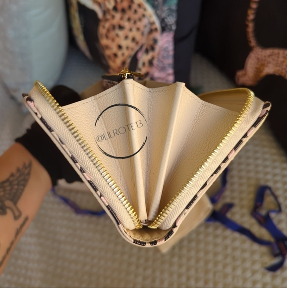 Louis Vuitton Wild At Heart Creme Empreinte Zippy - Picture 9 of 17